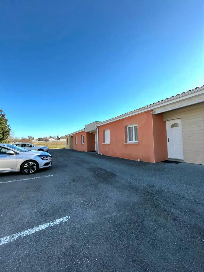 Logement Thermale Et De Tourisme Les Acacias 2 Жонзак Екстер'єр фото